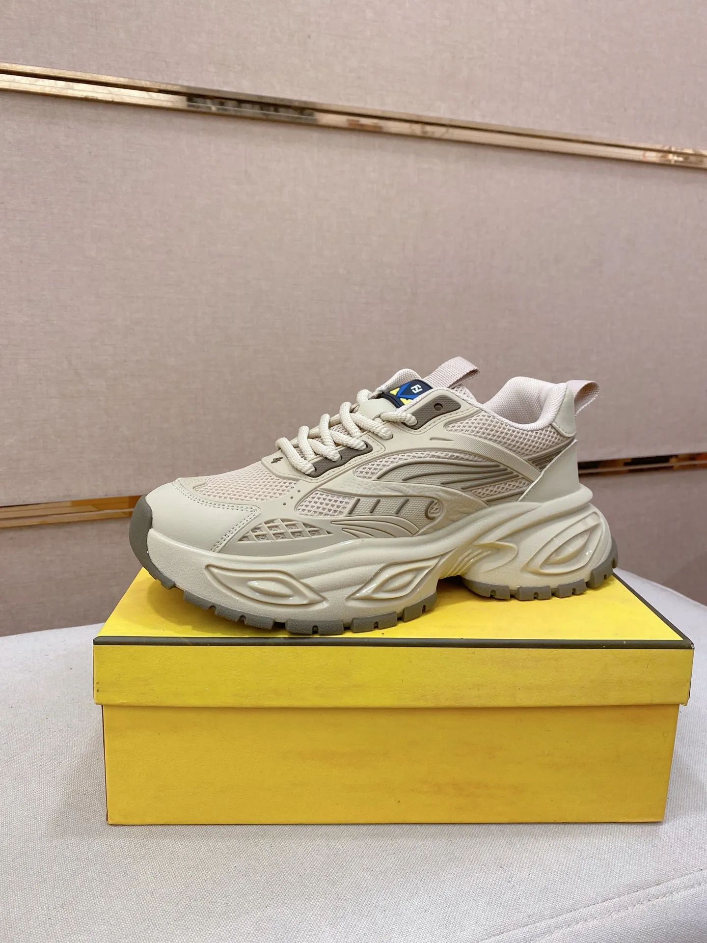 Men's shoes 💰 462💰 (fendi) New style 👊🏻 upper 🇮🇹 imported cowhide fabric 🇩🇪 lining imported sheepskin lining. The original outsole is molded to highlight the identity of every man, and the upper foot is elegant and stable🚶🏻🚶🏻The high-end custom counters reproduce the original version📯No matter the wind or rain, the shoe last remains unchanged and can withstand the verification of time🔍️,🔵 Size: 38-44